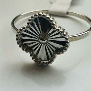 18K WHITE GOLD DANITY CLOVER RING SIZE 7